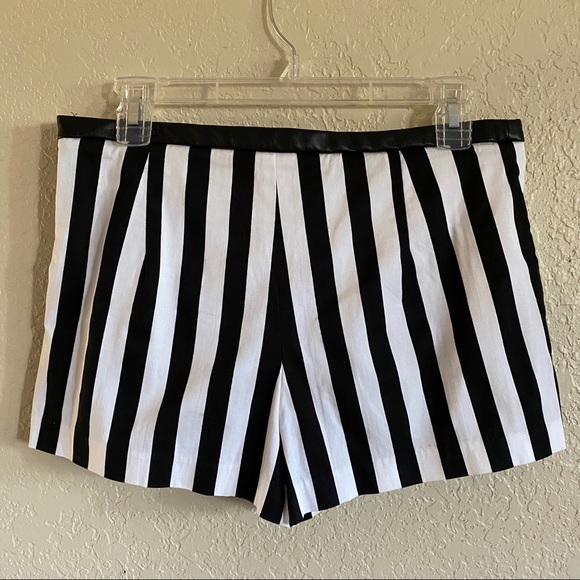 Striped shorts - Picture 2 of 3